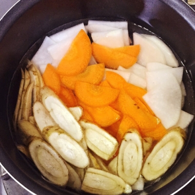 おろし蓮根と根菜の白いお味噌汁